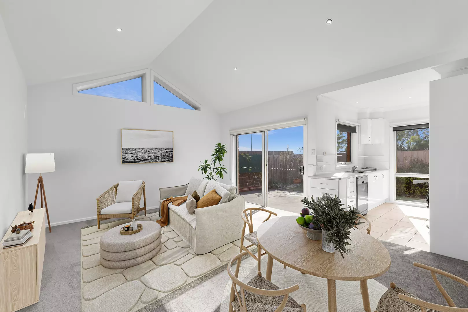 Renovated 3 Bedroom Villa with Garage and Solar HWS