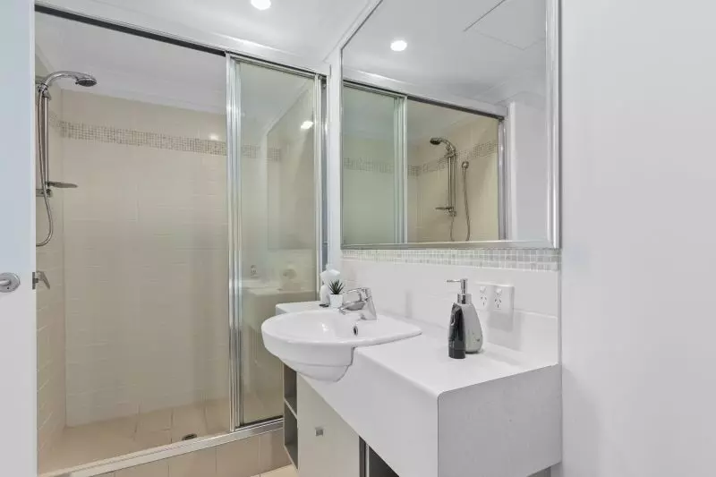 Light & Bright Living, Refurbished... See it to Believe it!!