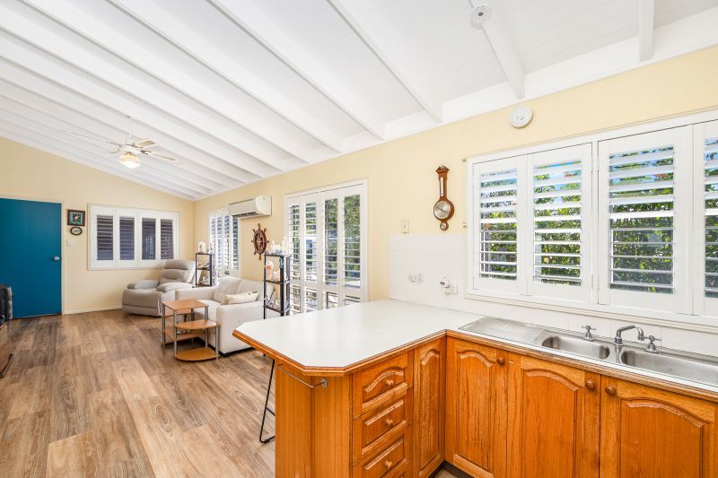 Vibrant Home with Alfresco Views!