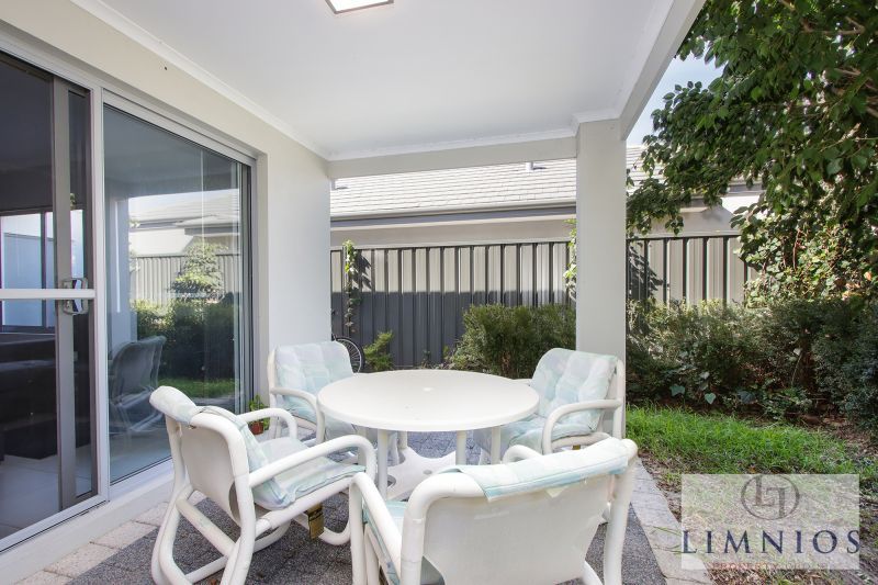 Street Front Stunner !