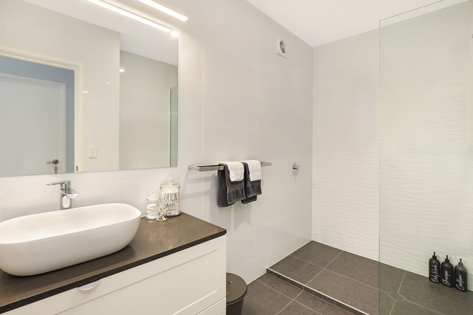 UNBEATABLE VALUE - Coolum Beach Living: Fully Furnished & Ready for You!