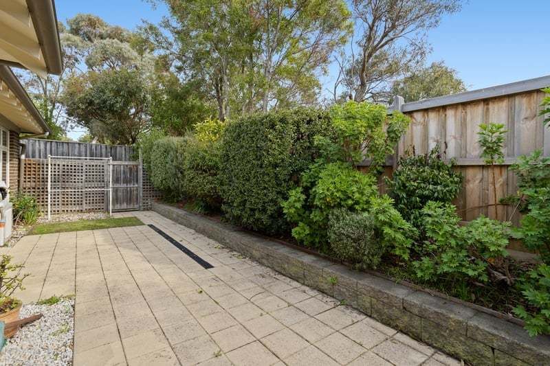 Bright, Refreshed Unit in Quiet Court Setting