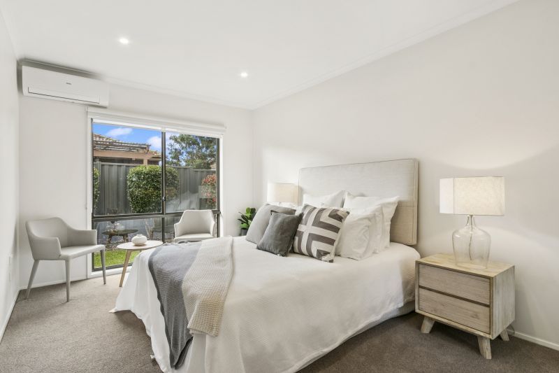 Newly refurbished 2-bed unit with open-plan kitchen