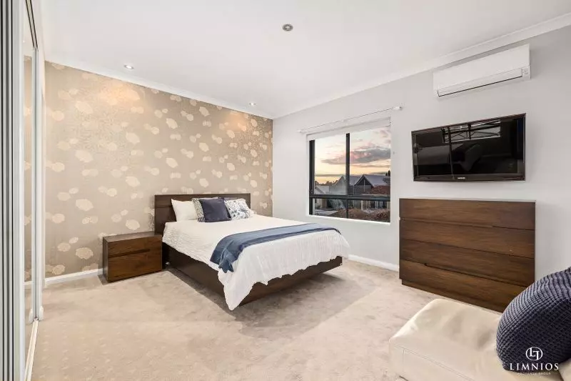 Top Floor with City Vistas!