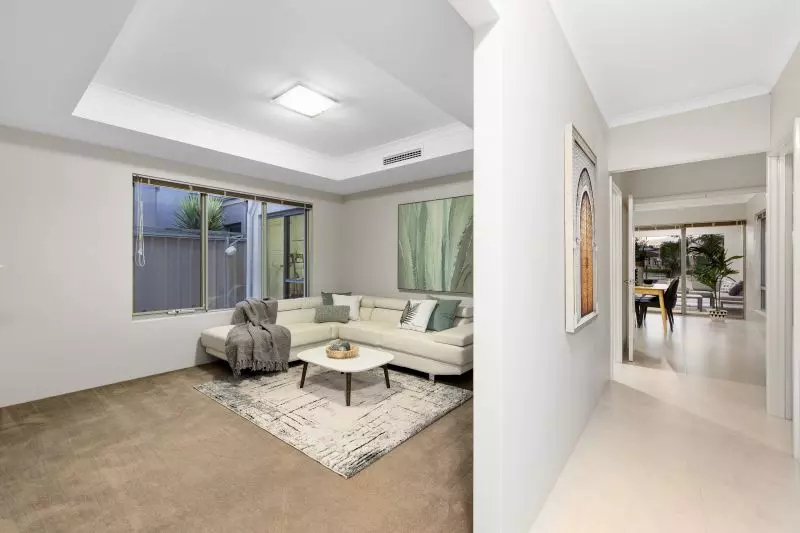 Spacious Riverside Family Retreat!