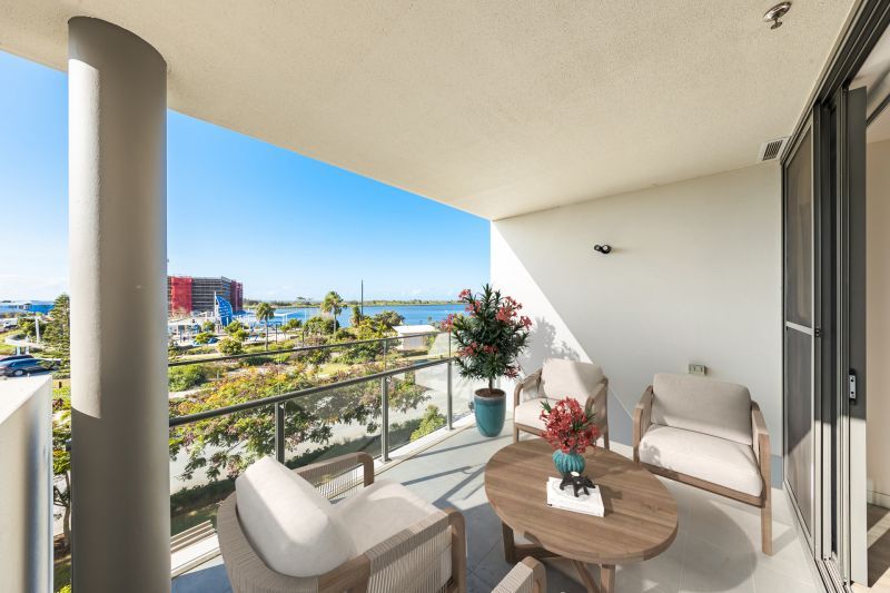 1203/39 Lakeview Promenade, Newport