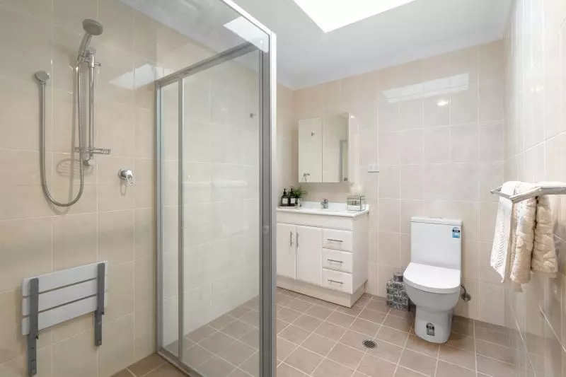 Sun-filled, Freestanding 3 Bedroom Cottage