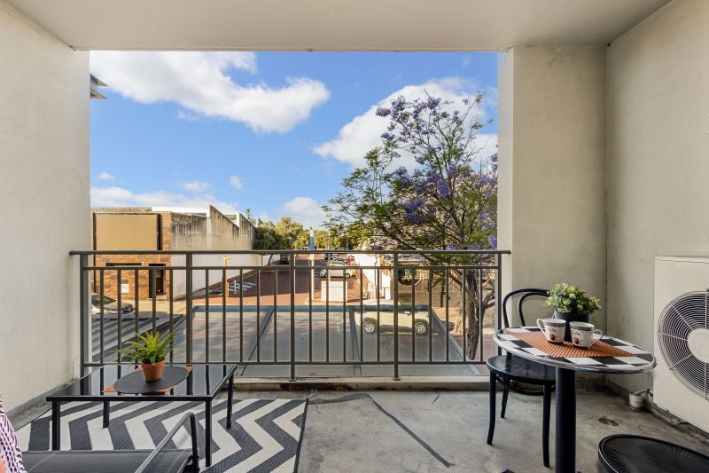 Light & Bright Living, Refurbished... See it to Believe it!!