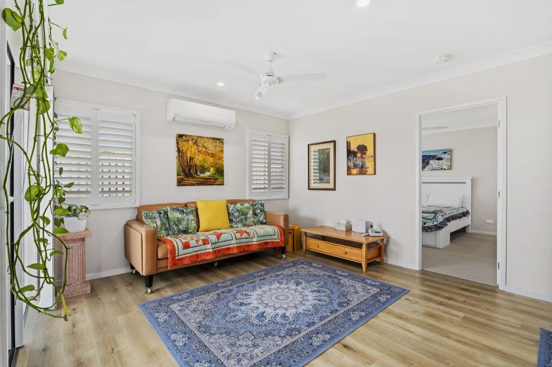 Inviting Corner Haven – Spacious Alfresco