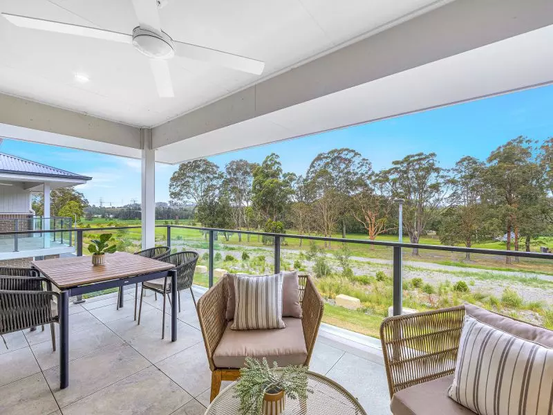 Stylish, single-level living with golf course views
