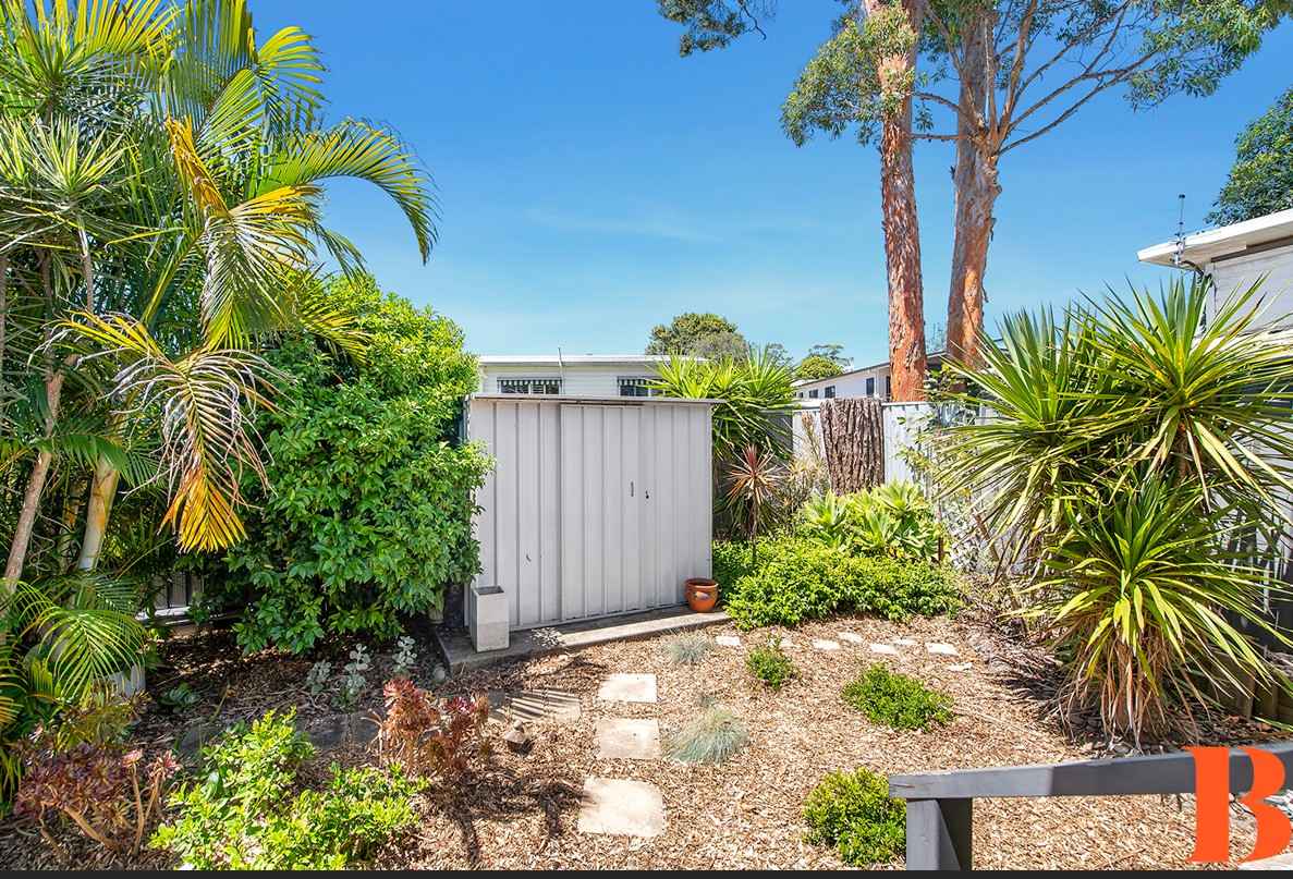 PERFECTLY PRESENTED - WALK TO SHOPS AND POOL - SUNNY GARDEN COURTYARD