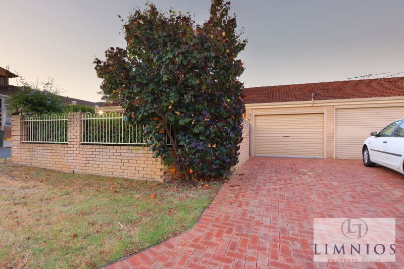 Street Front Home In Quiet Cul - De - Sac