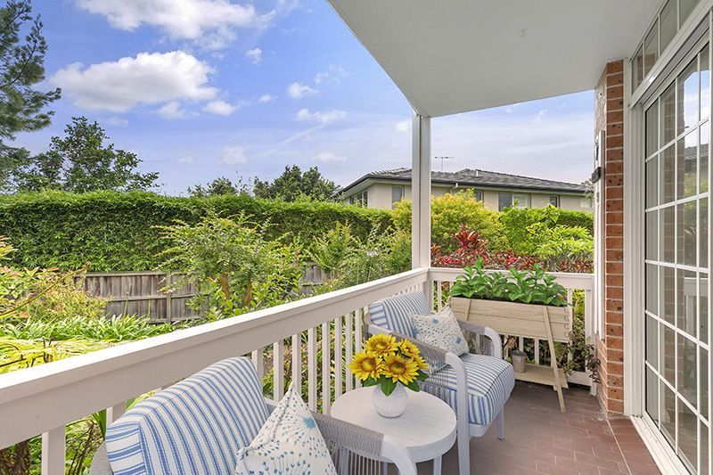 Newly renovated ground floor unit in perfect garden corner position.