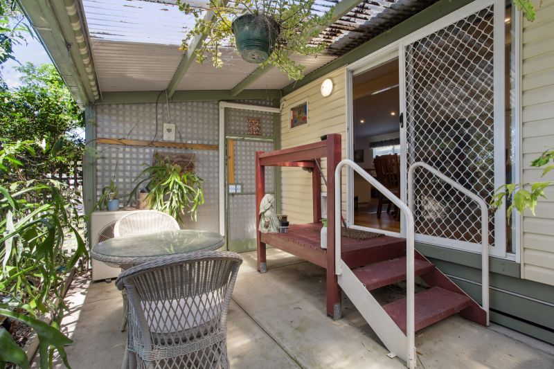 2 Bedrooms – Gardeners Delight!