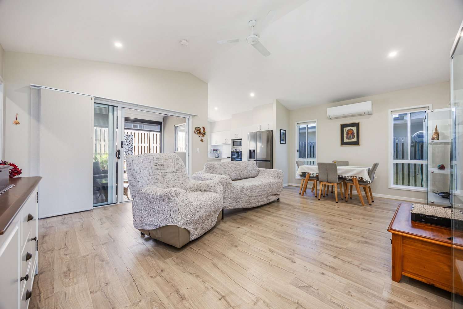 Simplicity, Comfort & Modern Alfresco Living