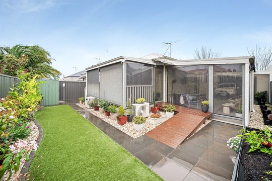 Lifestyle Communities Casey Fields - Spacious 2-bedroom home with study packed with features