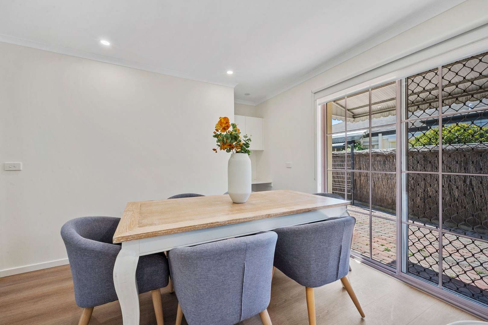 Peaceful Court, Premium Outlook