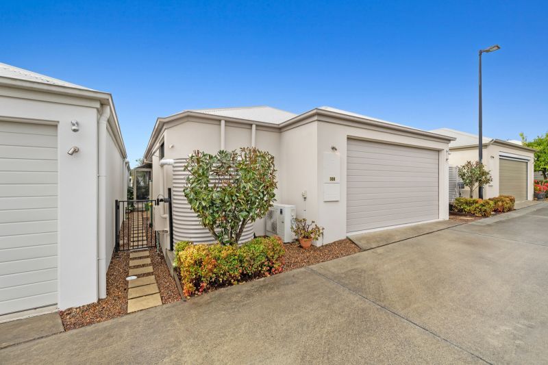 Modern Living in a Tropical Haven