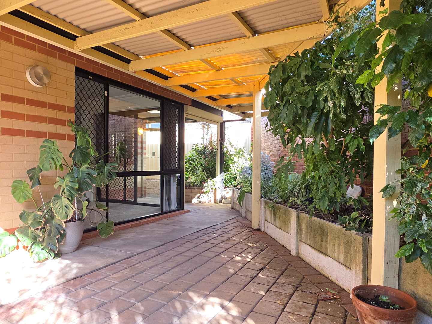 Under Offer! Affordable Retirement Unit in Bentley