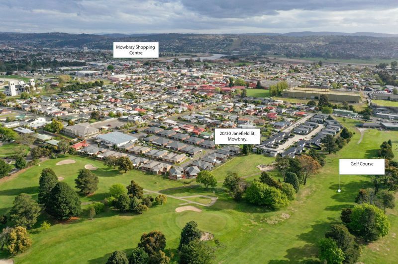 Two bedroom unit overlooking Mowbray Golf Course