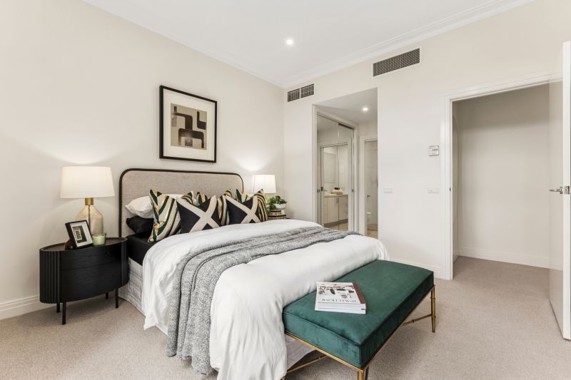 Stylish west-facing two-bedroom apartment!