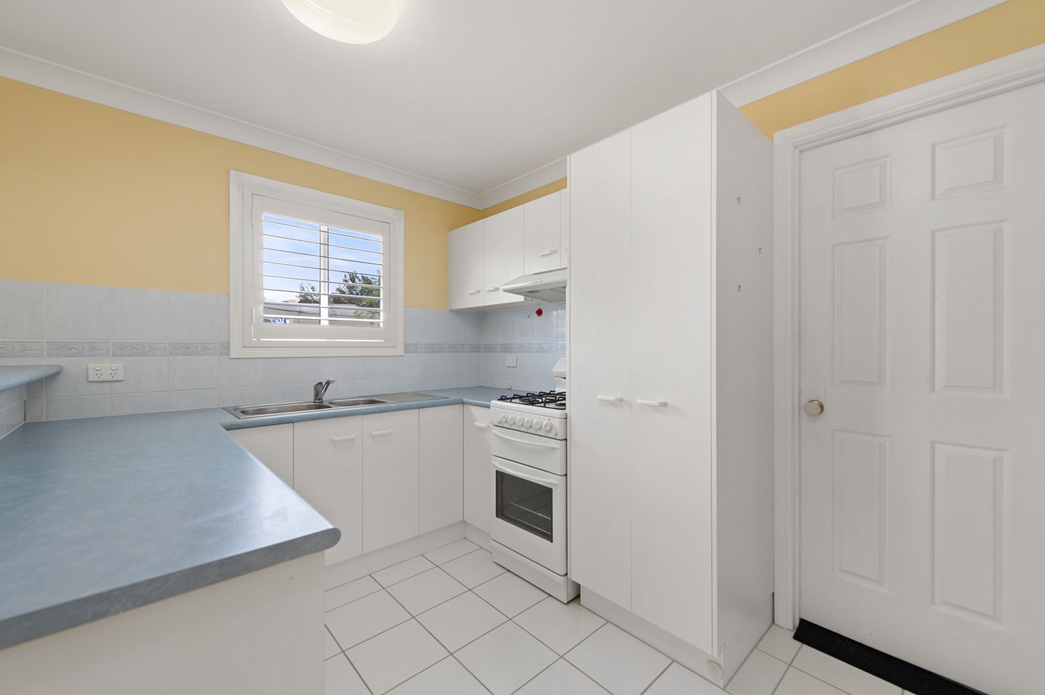 Beautiful Decor, Screened Outdoor Living Room - Big carport