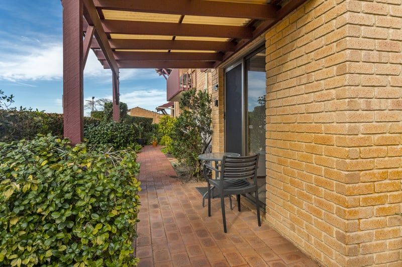 Light-Filled Ground Floor Apartment with Lift Access
