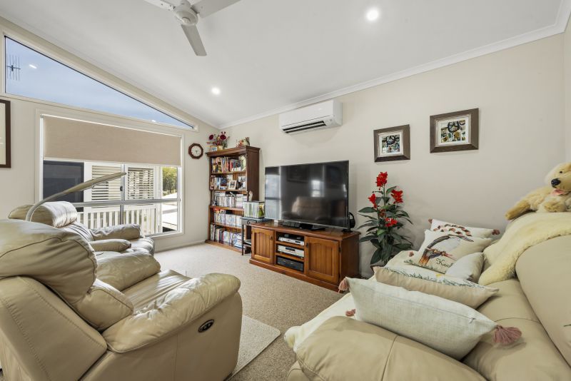 Light Filled Home - Relaxed Living!