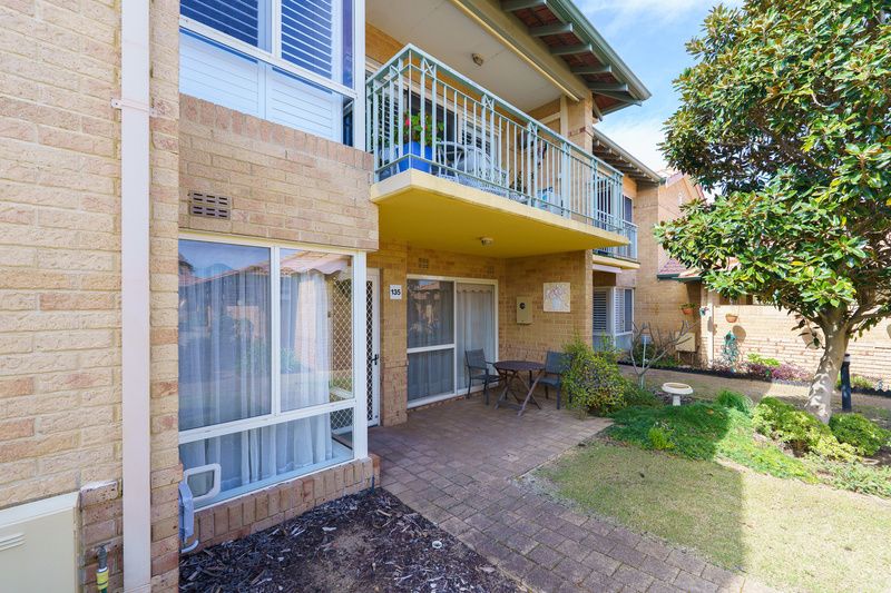 Refreshed Villa with Sunlit Patio and Open-Plan Living