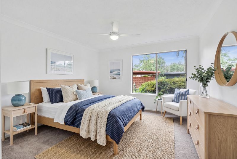Large ground-floor 2-bedroom villa on corner