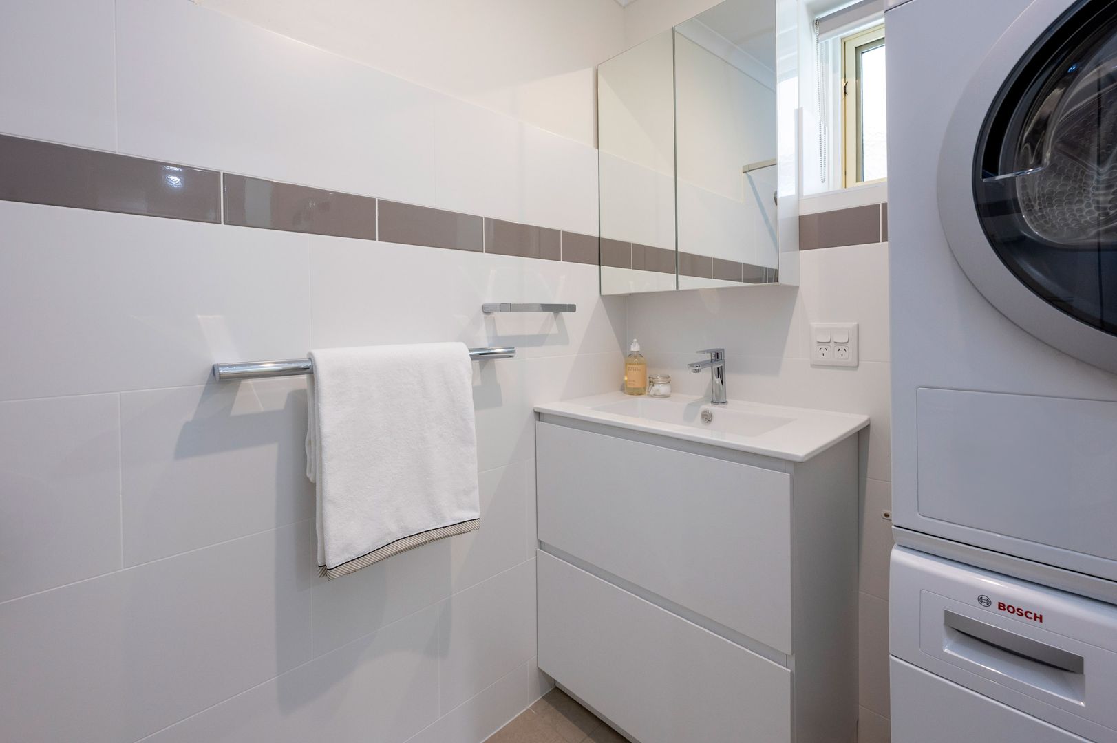 Eldercare College Green: freshly renovated one-bedroom unit close to the city