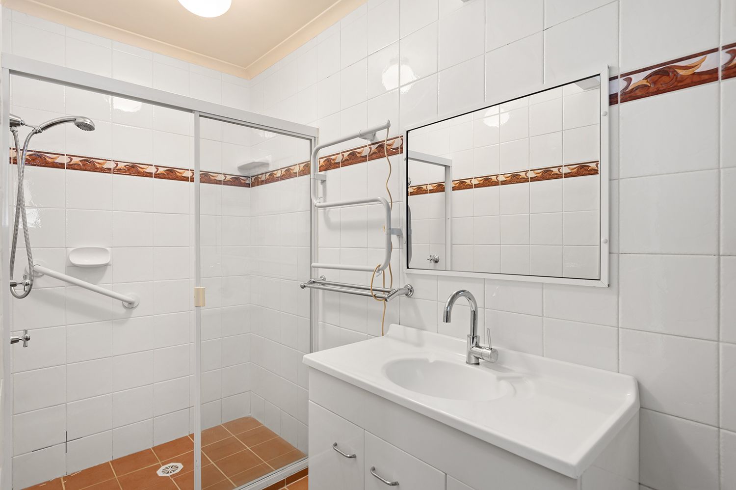 Big Home for Renovators - 2 Living Rooms - Commanding outlook