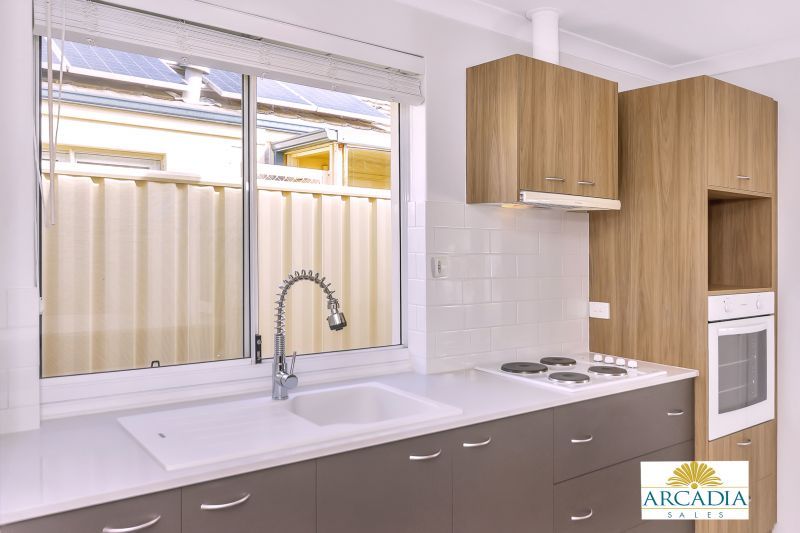 ARCADIA WATERS MADDINGTON - Dress to Impress...