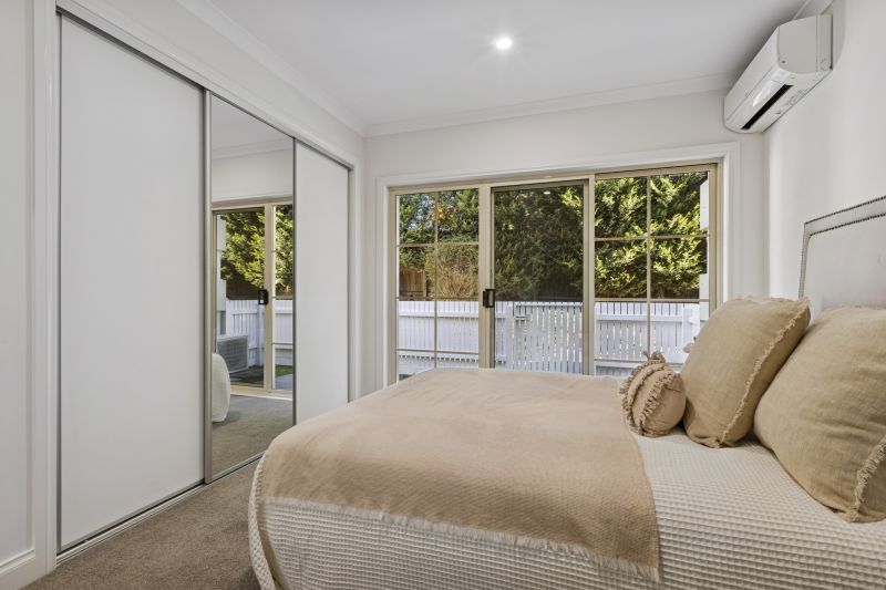 Spacious, ground-level apartment with services