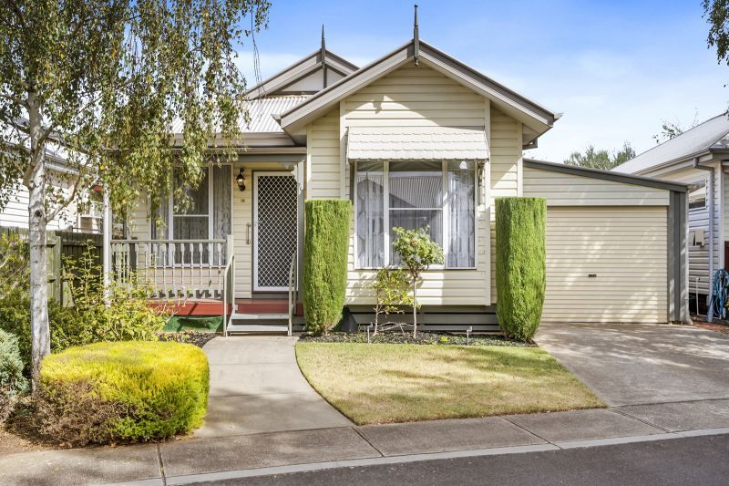 Be enchanted by this delightful home!