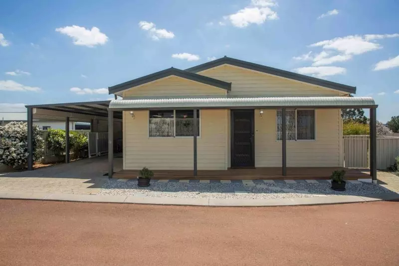 Unique 2 bed, 2 bath plus study with unmatched views