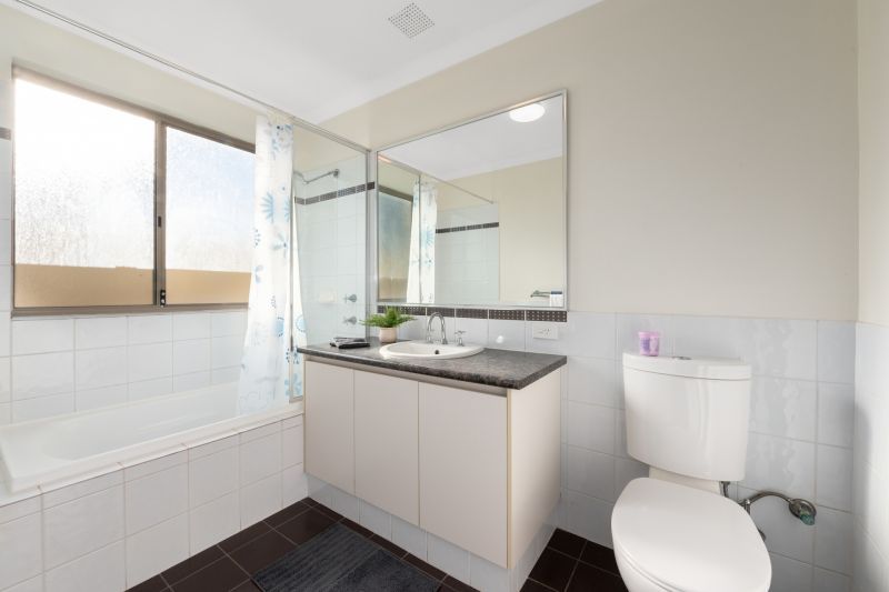 Spacious, Easy Maintenance Family Home!