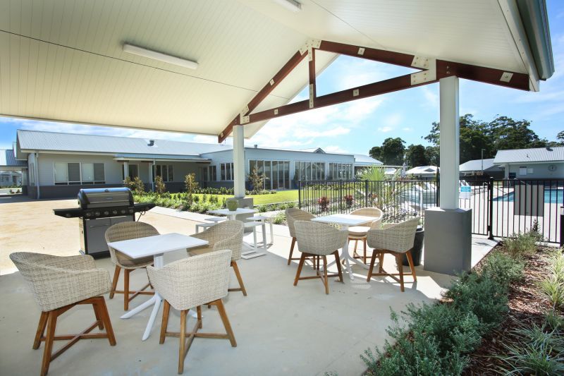 Modern Comfort Meets Seamless Indoor Outdoor Living
