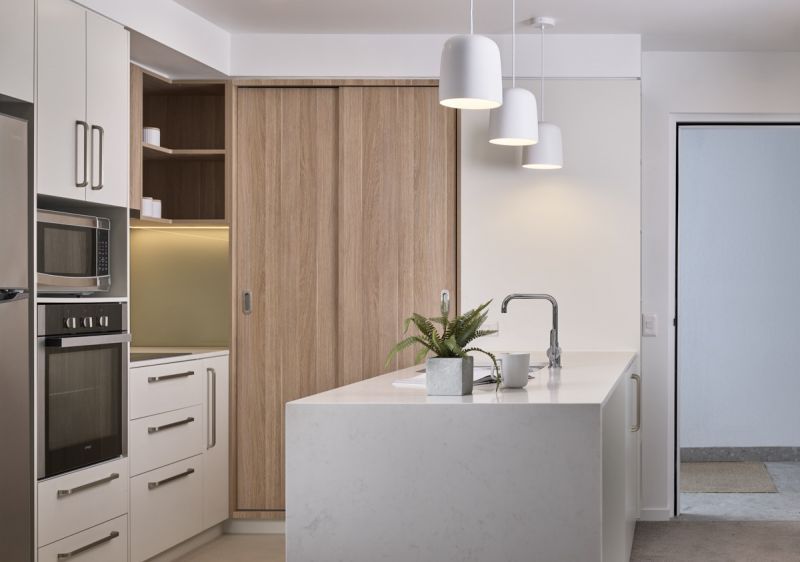 Large, bright and breezy apartment with city outlook