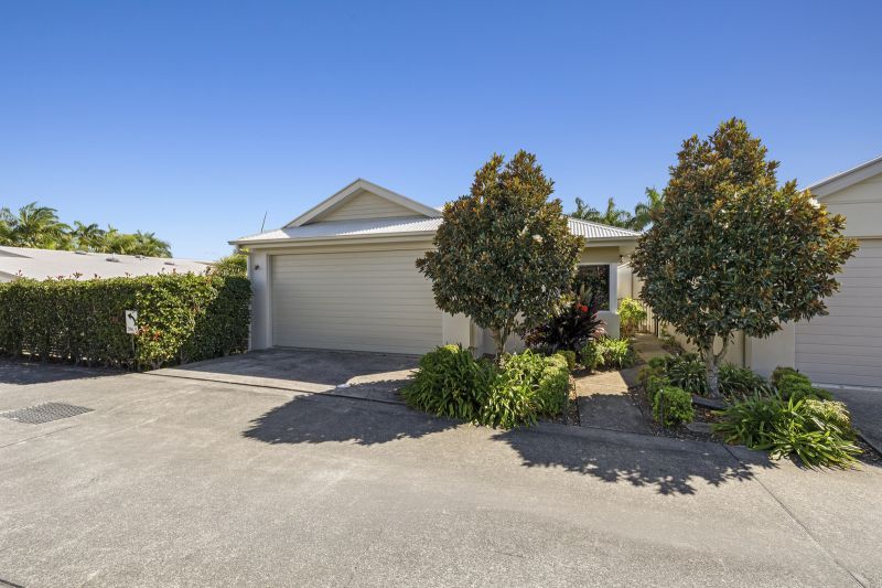 Style & Privacy - Spacious Three-bedroom Haven