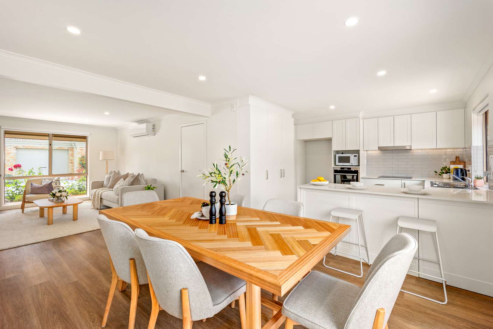 Gorgeous Villas, Close to Everything, Great Community, Keilor Village