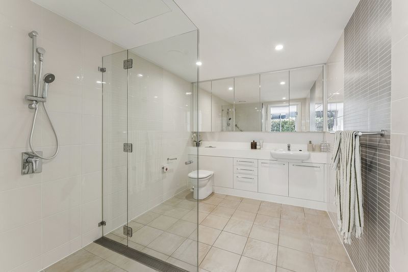 Light-filled Garden Apartment with Space, Privacy and Style