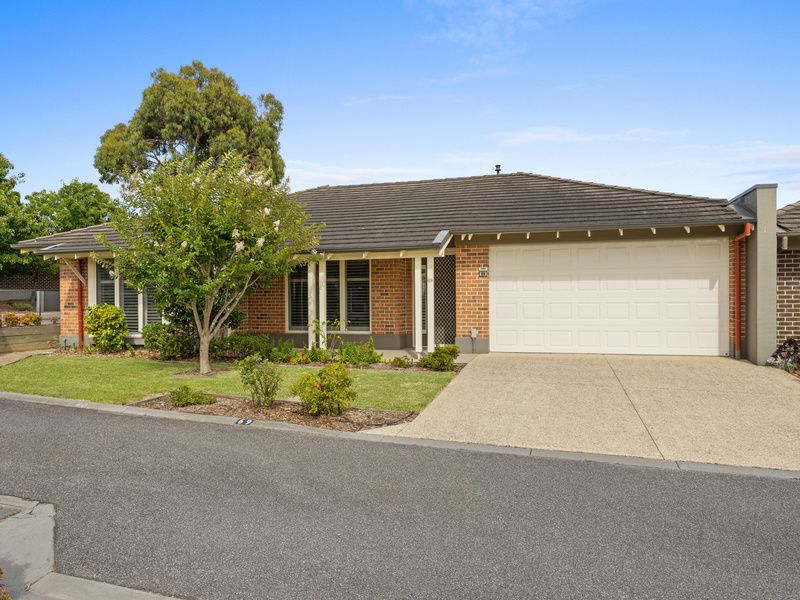 Modern Charm with Vaulted Ceilings and Private Courtyard