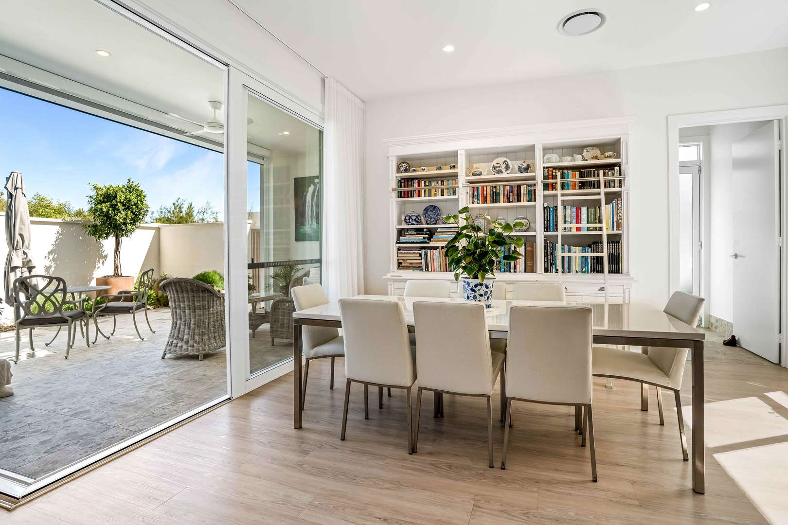 Resale - Home 149 - Tranquil Corner Retreat with Palm Lake Inspired Design