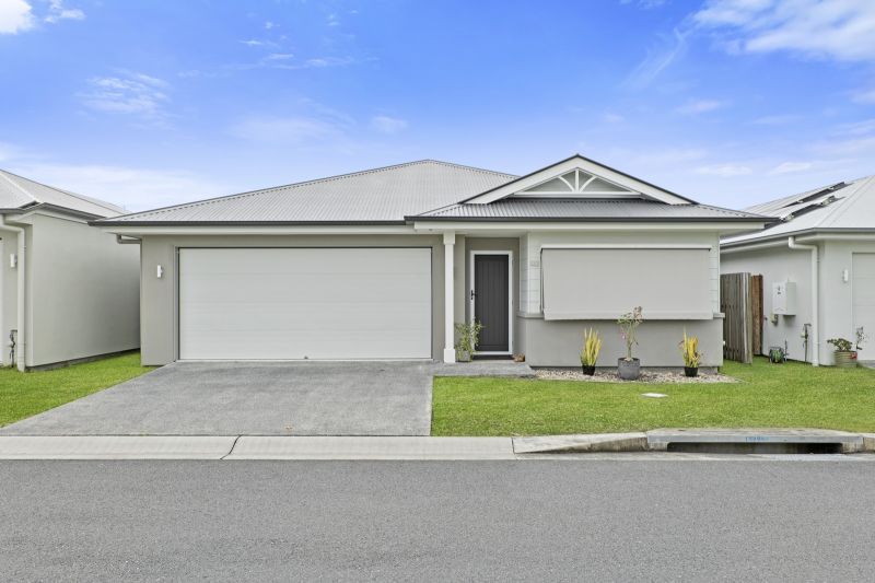 Light and Bright Home – Modern Comfort and Privacy