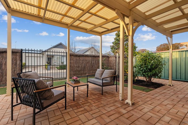 Delightful Villa with Sunny Garden and Short Stroll to the Beach