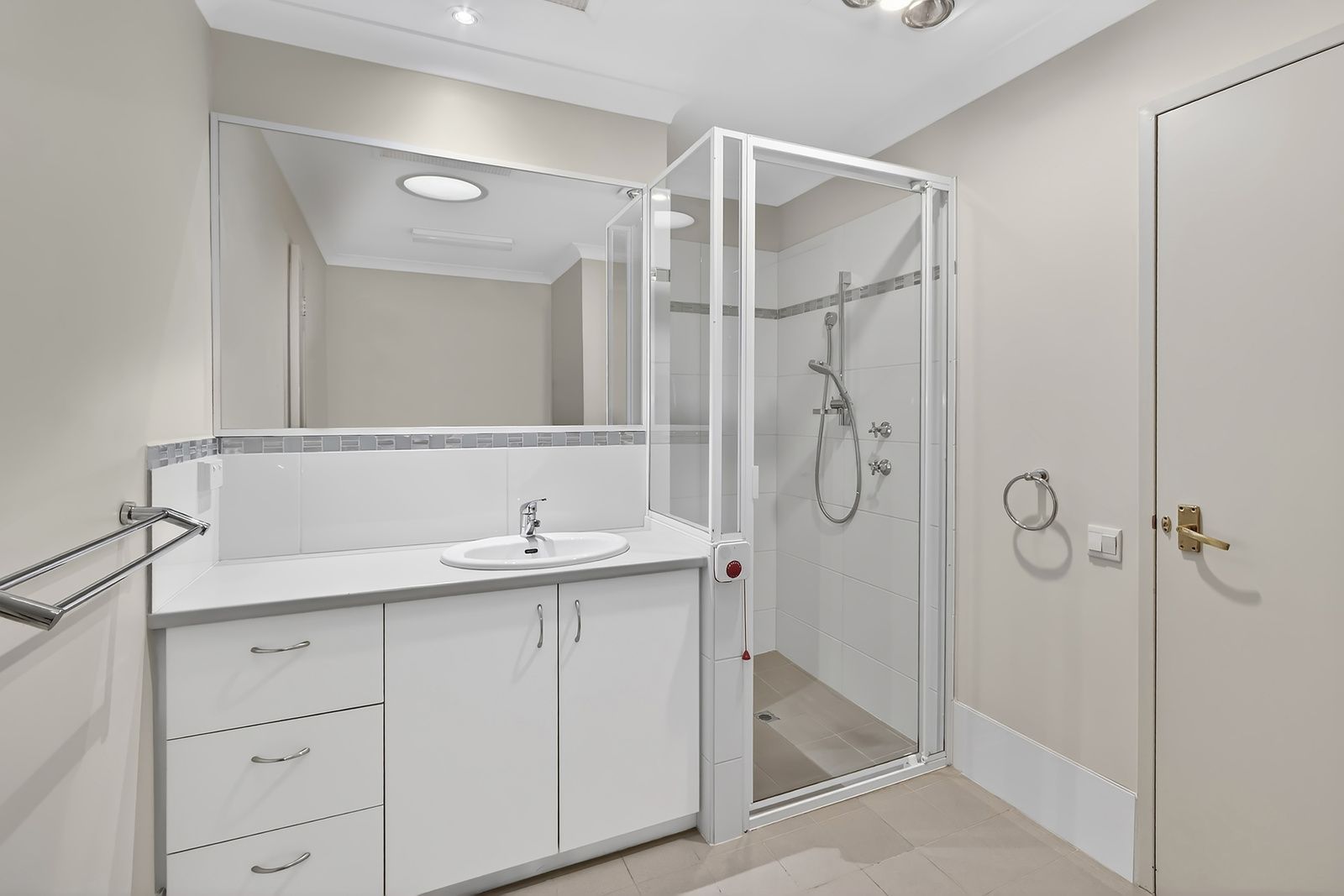 Well appointed villa close to amenities