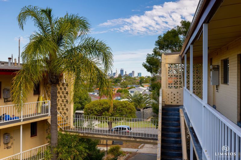 Scenic Hilltop Apartment