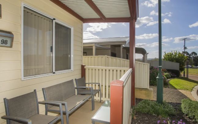 Charming 2-bed home in friendly semi-rural community