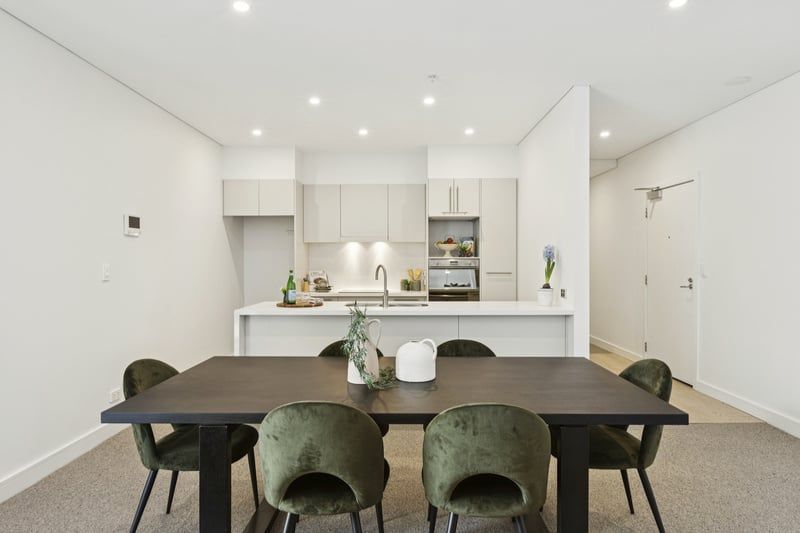 Stylish Space, Sunlit Private Balcony